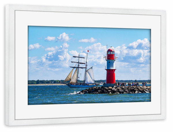 Poster mit Rahmen weiß "Molenturm und Windjammer" artboxONE - Natur,Reise,Architektur,Reise / Strand und Meer