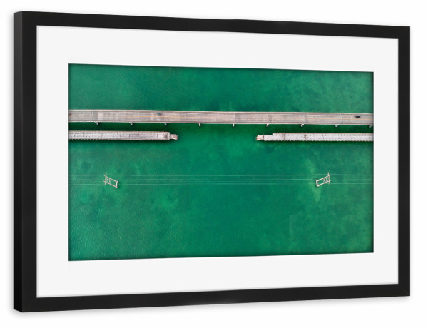 Poster mit Rahmen schwarz "Brücke in Florida" artboxONE - Natur - Florida,Usa,Usa,Luft,Meer,Brücke,Insel,Straße,Türkis,Meer,Blau,Horizont,Urlaub