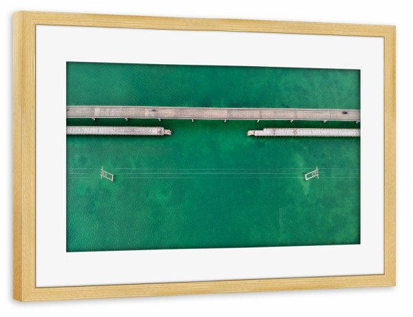 Poster mit Rahmen kiefer "Brücke in Florida" artboxONE - Natur - Florida,Usa,Usa,Luft,Meer,Brücke,Insel,Straße,Türkis,Meer,Blau,Horizont,Urlaub