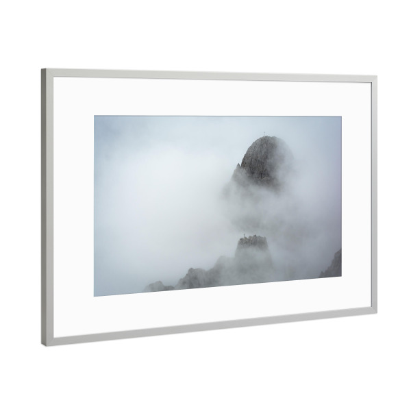 Poster mit Rahmen Silber "Karwendel - Gipfel im Nebel" artboxONE - Natur
