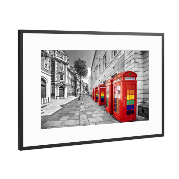 Poster mit Rahmen Schwarz (Metallic) "LONDON Pride im Straßenbild" artboxONE - Städte / London,Schwarzweiß,Architektur