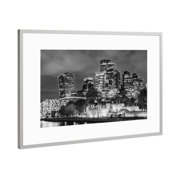 Poster mit Rahmen Silber "London - Moderne und Historie" artboxONE - Städte / London,Schwarzweiß,Architektur