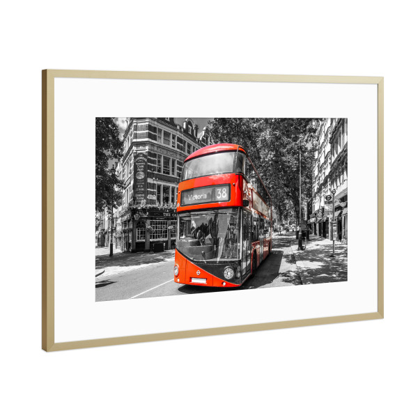 Poster mit Rahmen Gold "Ein typischer Tag in London" artboxONE - Städte / London,Schwarzweiß,Architektur