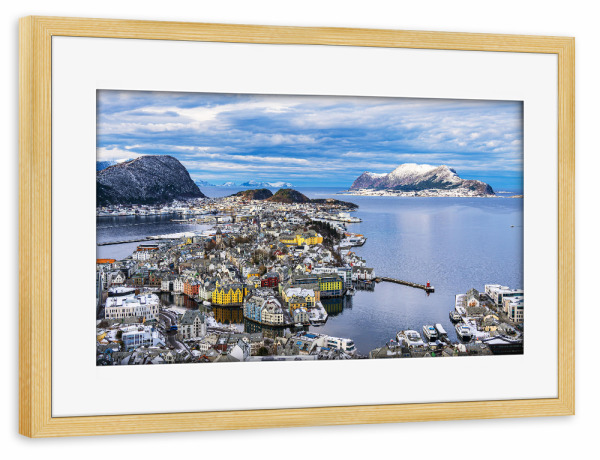 Poster mit Rahmen kiefer "Ålesund im Winter" artboxONE - Natur,Reise,Architektur,Reise / Strand und Meer,Reise / Länder
