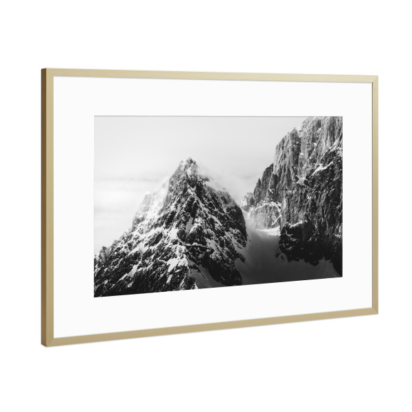 Poster mit Rahmen Gold "Minimalistischer Gipfel" artboxONE - Natur,Reise,Abstrakt,Schwarzweiß,Reise / Länder