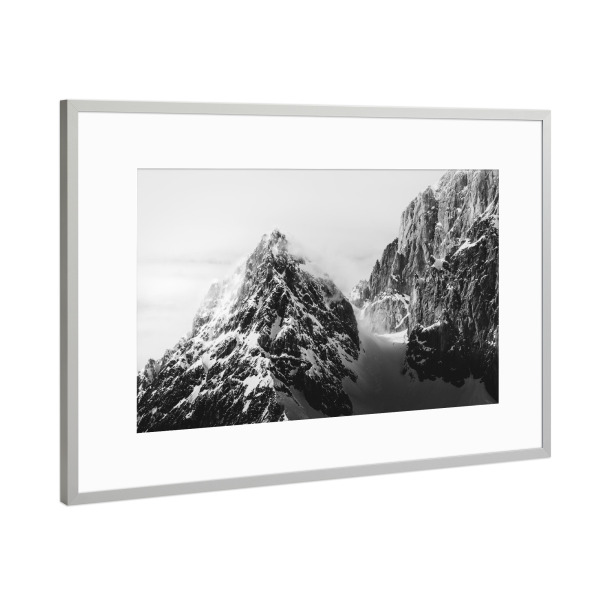 Poster mit Rahmen Silber "Minimalistischer Gipfel" artboxONE - Natur,Reise,Abstrakt,Schwarzweiß,Reise / Länder
