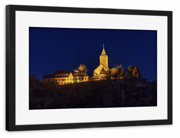 Poster mit Rahmen schwarz "Die Leuchtenburg beleuchtet" artboxONE - Architektur