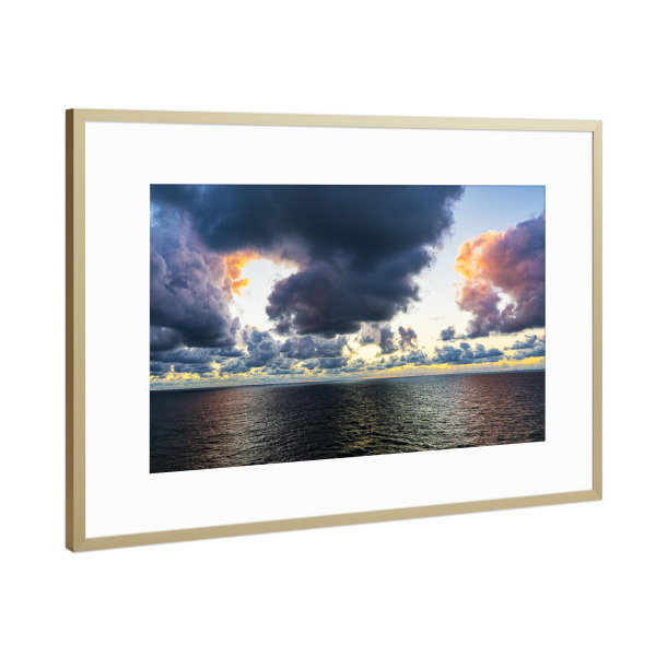 Poster mit Rahmen Gold "Ostsee mit Wolken" artboxONE - Natur,Reise,Reise / Strand und Meer