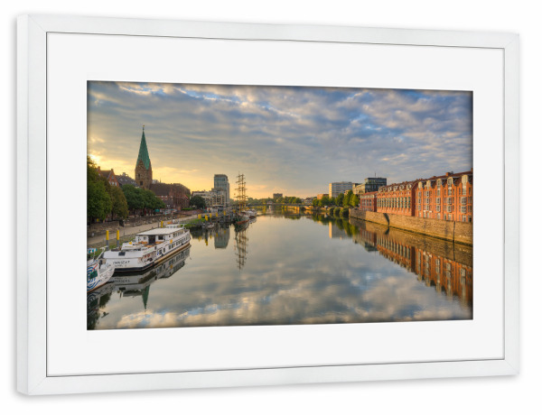 Poster mit Rahmen weiß "Blick über die Weser in Bremen" artboxONE - Städte,Reise,Architektur