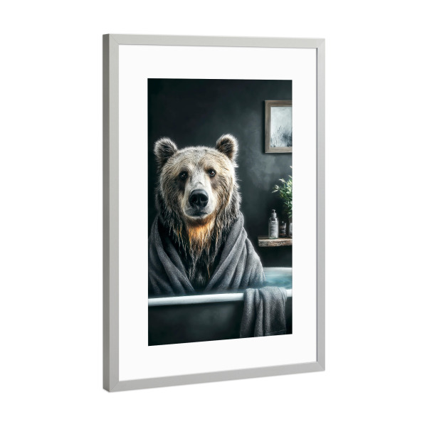 Poster mit Rahmen Silber "Bär nimmt ein Bad" artboxONE - Tiere,Lustig - Bad,Badewanne,Badezimmer,Tier,Entspannen,Spa,Bär