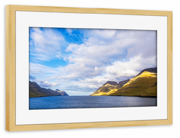Poster mit Rahmen kiefer "Färöer mit Wolken und Felsen" artboxONE - Natur,Reise,Reise / Strand und Meer,Reise / Länder