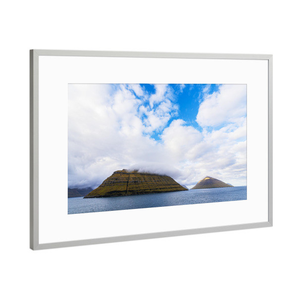 Poster mit Rahmen Silber "Wolken und Färöer Inseln" artboxONE - Natur,Reise,Reise / Strand und Meer,Reise / Länder