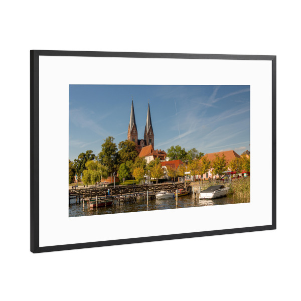 Poster mit Rahmen Schwarz (Metallic) "Neuroppin im Herbst" artboxONE - Städte,Natur,Reise,Buchstaben / N