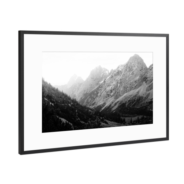 Poster mit Rahmen Schwarz (Metallic) "Ein Tag in den Alpen" artboxONE - Natur,Reise,Abstrakt,Schwarzweiß,Reise / Länder