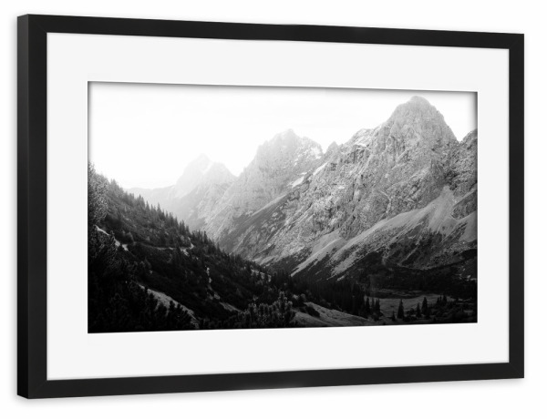 Poster mit Rahmen schwarz "Ein Tag in den Alpen" artboxONE - Natur,Reise,Abstrakt,Schwarzweiß,Reise / Länder