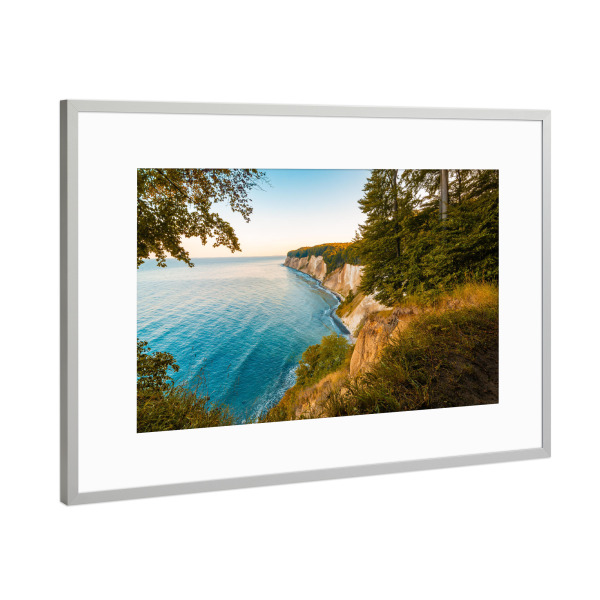 Poster mit Rahmen Silber "Kreidefelsen auf Insel Rügen" artboxONE - Natur,Reise / Strand und Meer