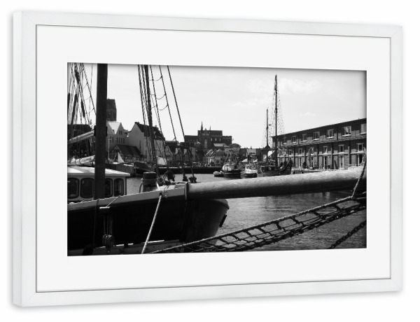 Poster mit Rahmen weiß "Wismarer Hafen" artboxONE - Städte,Reise,Schwarzweiß,Reise / Strand und Meer,Reise / Länder
