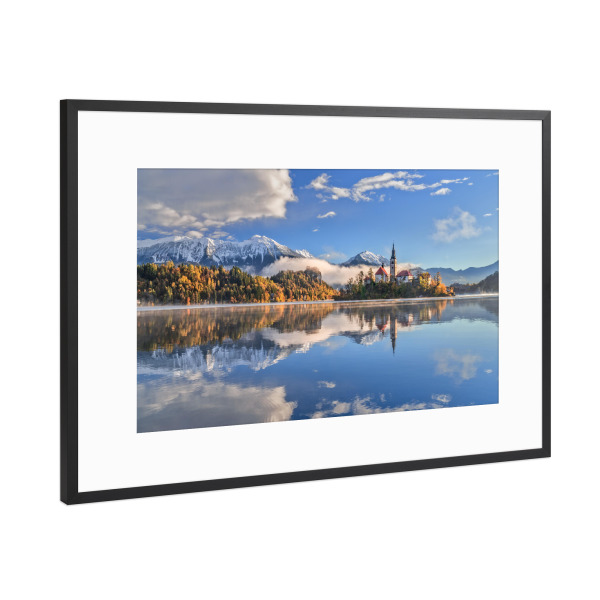 Poster mit Rahmen Schwarz (Metallic) "Herbstmorgen am Bleder See" artboxONE - Reise,Reise / Länder