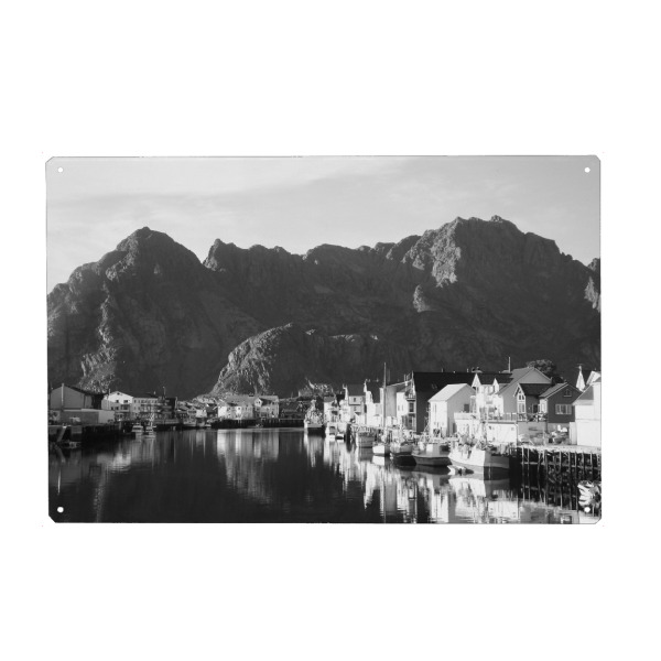 Holzbild "Henningsvær, Lofoten" artboxONE - Reise,Schwarzweiß,Reise / Strand und Meer,Reise / Länder