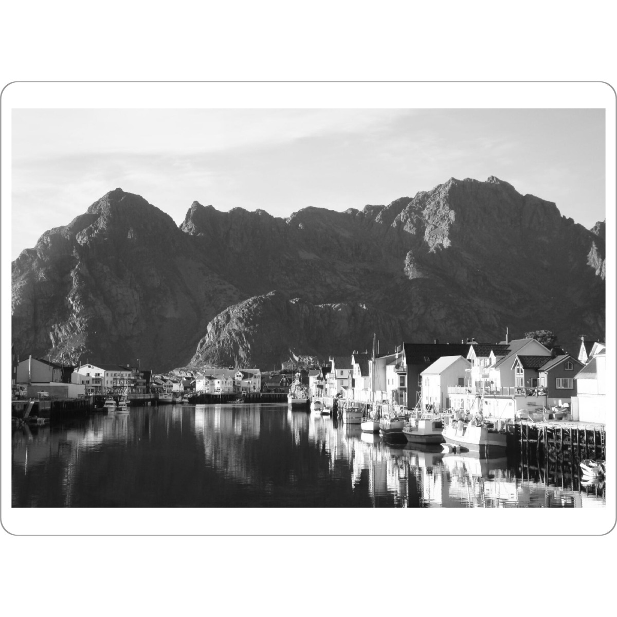 Tischset "Henningsvær, Lofoten" artboxONE - Reise,Schwarzweiß,Reise / Strand und Meer,Reise / Länder