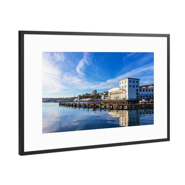 Poster mit Rahmen Schwarz (Metallic) "Hafen der Stadt Sassnitz" artboxONE - Natur,Reise,Architektur,Reise / Strand und Meer