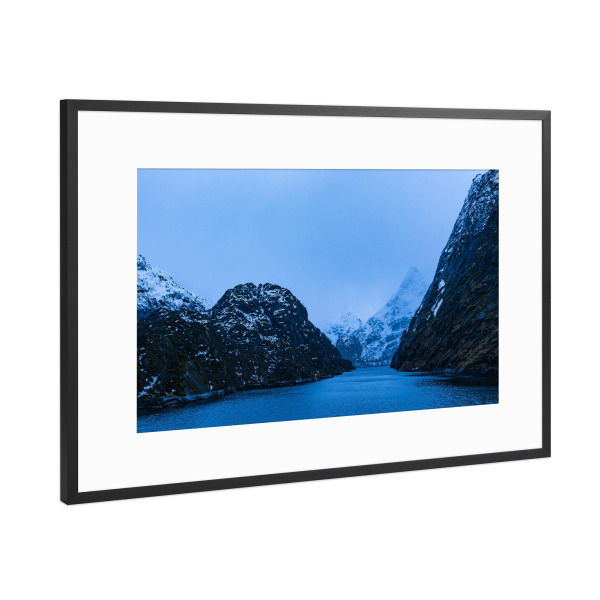 Poster mit Rahmen Schwarz (Metallic) "Berge und Felsen am Trollfjord" artboxONE - Natur,Reise,Reise / Strand und Meer,Reise / Länder