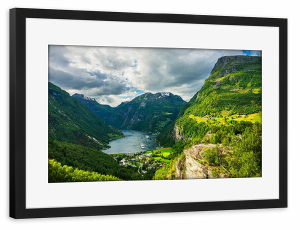 Poster mit Rahmen schwarz "Berge und Geirangerfjord" artboxONE - Natur,Reise,Reise / Länder