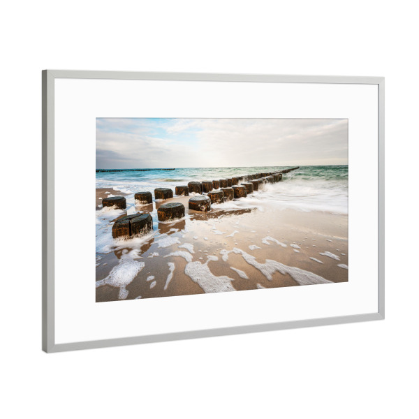 Poster mit Rahmen Silber "Buhnen an einem stürmischen Tag" artboxONE - Natur,Reise,Reise / Strand und Meer