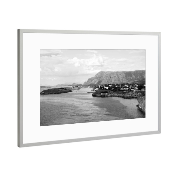 Poster mit Rahmen Silber "Die Küste Norwegens" artboxONE - Natur,Reise,Schwarzweiß,Reise / Strand und Meer,Reise / Länder