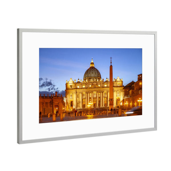 Poster mit Rahmen Silber "Petersdom bei Nacht, Rom" artboxONE - Reise,Architektur,Städte / Rom