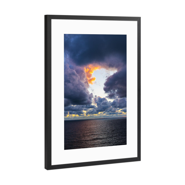 Poster mit Rahmen Schwarz (Metallic) "Dramatische Wolken" artboxONE - Natur,Reise,Reise / Strand und Meer