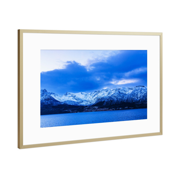 Poster mit Rahmen Gold "Winter nahe Ørnes in Norwegen" artboxONE - Natur,Reise,Reise / Strand und Meer,Reise / Länder