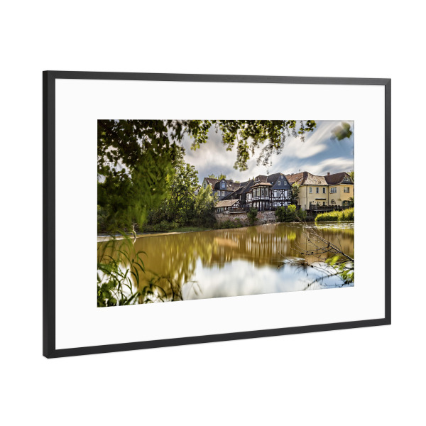 Poster mit Rahmen Schwarz (Metallic) "Die Lahn bei Marburg" artboxONE - Architektur