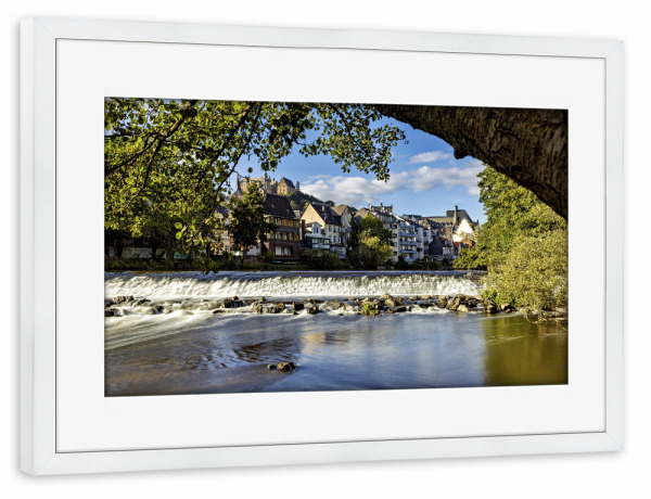 Poster mit Rahmen weiß "Das Wehr der Lahn bei Marburg" artboxONE - Natur - Marburg,Lahn,Marburg an der lahn,Fluss,Wehr,Hessen