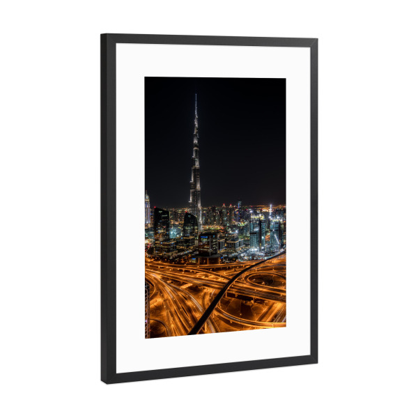 Poster mit Rahmen Schwarz (Metallic) "Dubai's Skyline bei Nacht" artboxONE - Städte,Architektur,Städte / Dubai