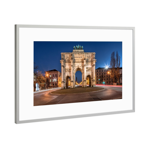 Poster mit Rahmen Silber "Sonnenuntergang Siegestor München" artboxONE - Städte / München,Architektur