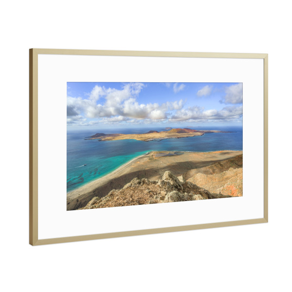 Poster mit Rahmen Gold "Lanzarote Blick nach La Graciosa" artboxONE - Natur,Reise,Reise / Länder