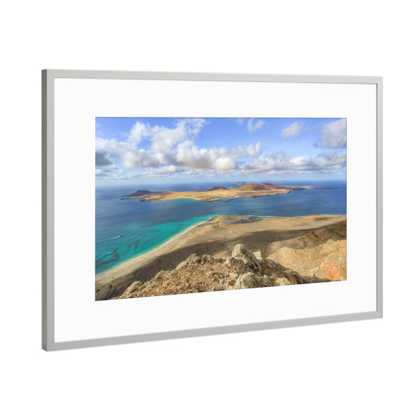 Poster mit Rahmen Silber "Lanzarote Blick nach La Graciosa" artboxONE - Natur,Reise,Reise / Länder