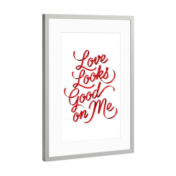 Poster mit Rahmen Silber "Liebe steht mir gut. Typografie" artboxONE - Typografie,Abstrakt,Liebe