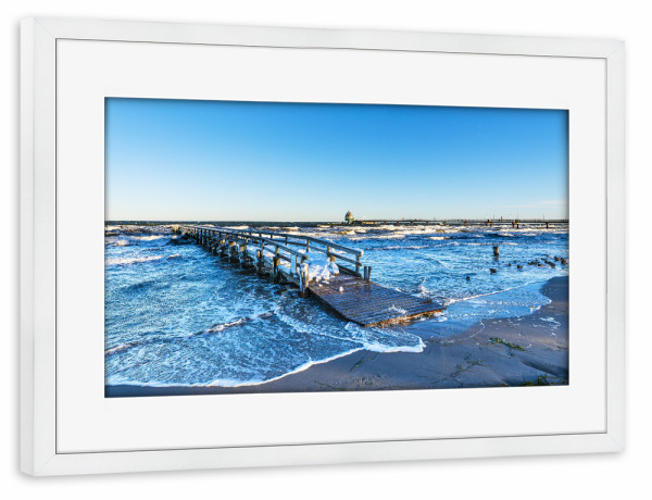 Poster mit Rahmen weiß "Steg und Seebrücke in Zingst" artboxONE - Natur,Reise,Architektur,Reise / Strand und Meer