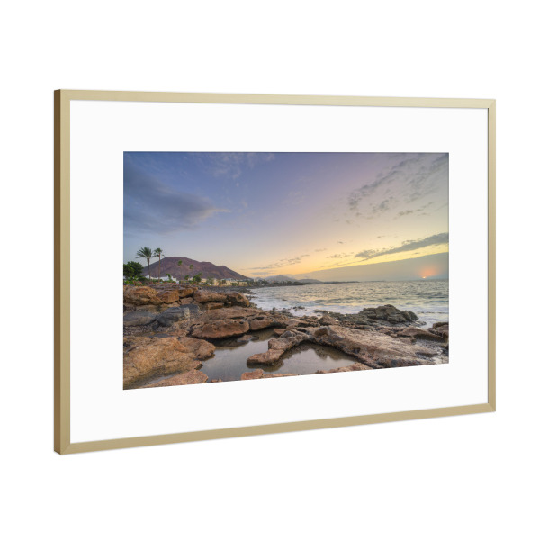 Poster mit Rahmen Gold "Küste in Playa Blanca Lanzarote" artboxONE - Natur,Reise,Reise / Strand und Meer