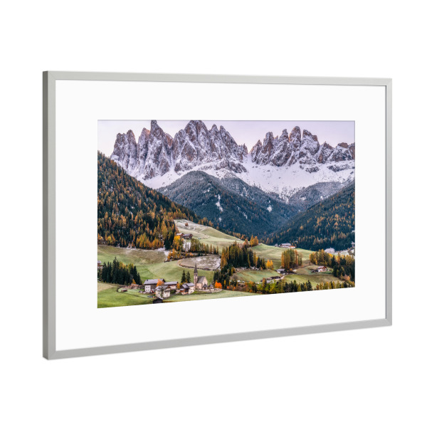 Poster mit Rahmen Silber "Schneebedeckte Geislerspitzen" artboxONE - Natur,Reise