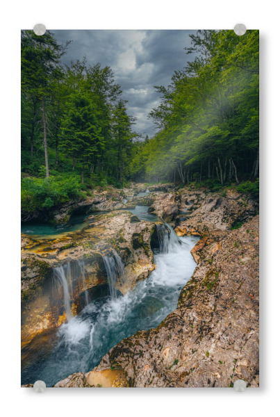 Acrylglasbild "Mostnica-Schlucht" artboxONE - Natur,Reise - Schlucht,Natur,Slowenien,Landschaft,Wald,Felsen,Wasserfall,Wandern
