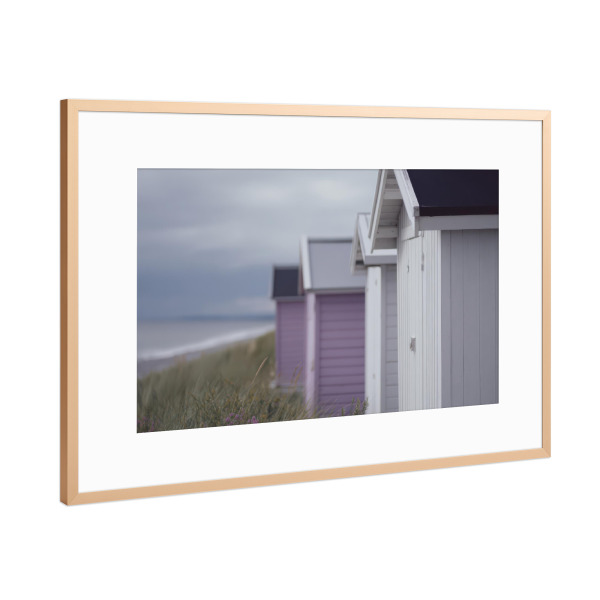 Poster mit Rahmen Kupfer "Nordische Strandhäuser" artboxONE - Reise / Strand und Meer