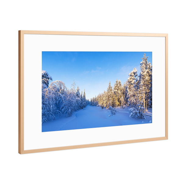 Poster mit Rahmen Kupfer "Winter mit Wald in Finnland" artboxONE - Natur,Reise,Reise / Länder