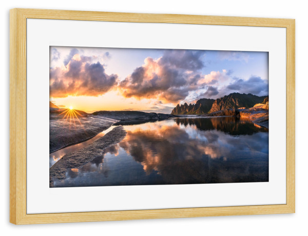 Poster mit Rahmen kiefer "Sonnenuntergang Insel Senja" artboxONE - Natur,Reise,Reise / Länder,Buchstaben / S