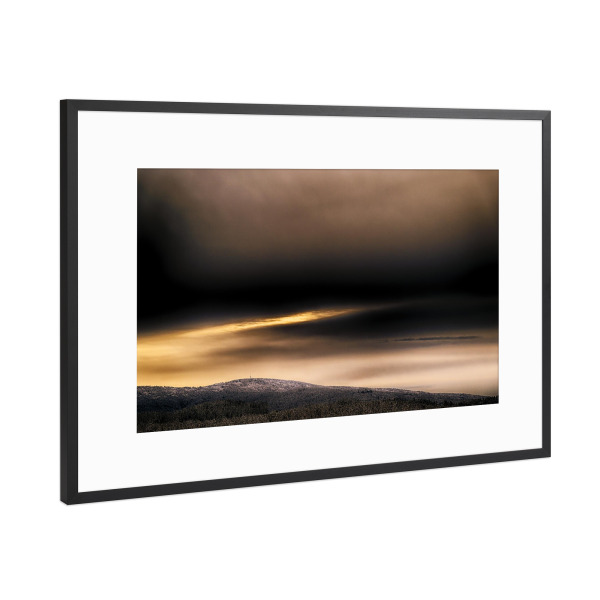 Poster mit Rahmen Schwarz (Metallic) "Dunkler Himmel" artboxONE - Natur,Reise - Wald,Winterlandschaft,Winter,Himmel,Bayern,Landschaftsfotografie