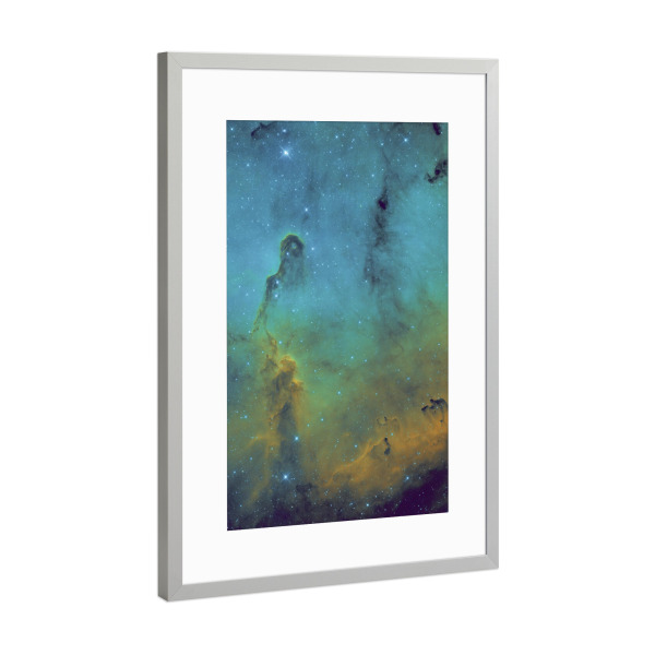 Poster mit Rahmen Silber "Elefantenrüsselnebel in Ha" artboxONE - Natur,Galaxy - Elefantenrüsselnebel,Ic 1396,Nebel,Weltall,Weltraum,Universum,Sterne