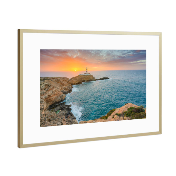Poster mit Rahmen Gold "Faro de Cala Figuera auf Mallorca" artboxONE - Natur,Reise,Reise / Strand und Meer