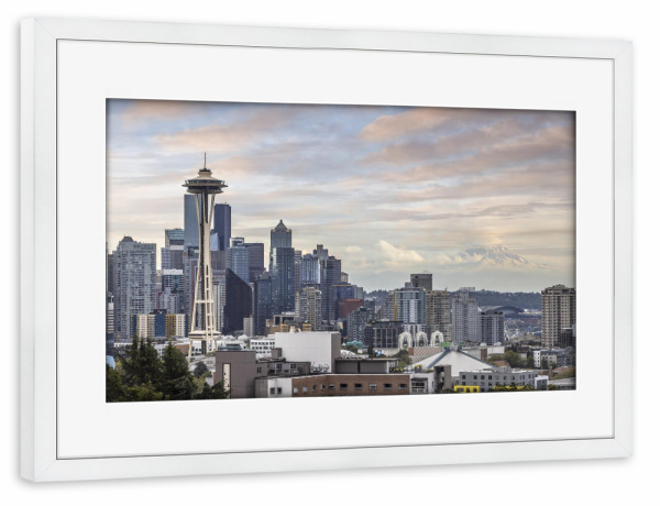 Poster mit Rahmen weiß "Seattle Skyline mit Mount Rainier" artboxONE - Reise,Architektur,Städte / Weitere